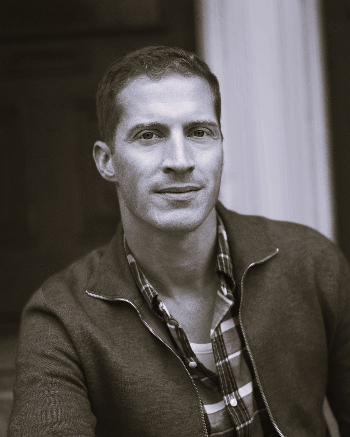 πατώντας οδηγείστε στη σελίδα του Άντριου Σων Γκρίερ