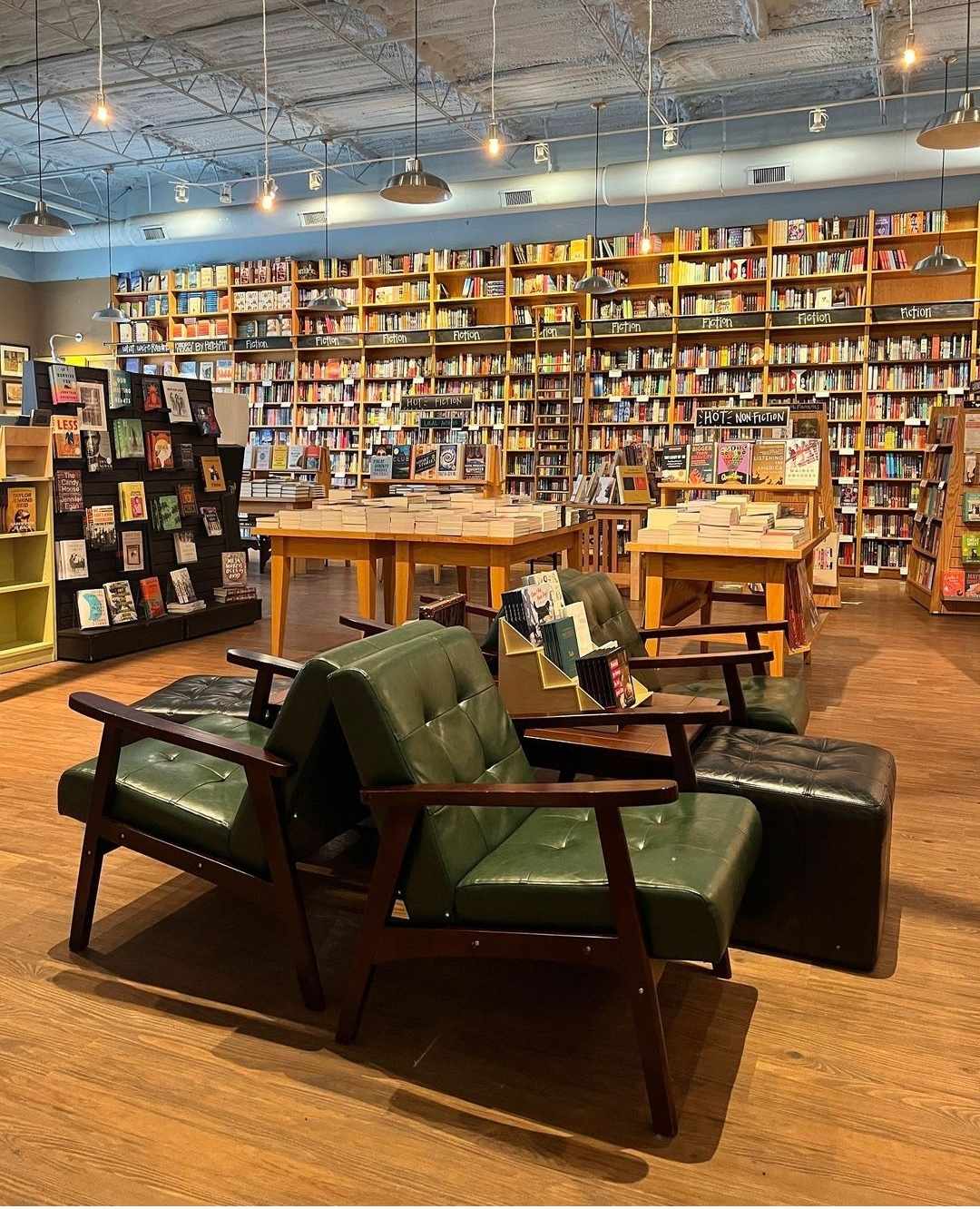 το βιβλιοπωλείο «Παρνασσός» στο Νασβιλ